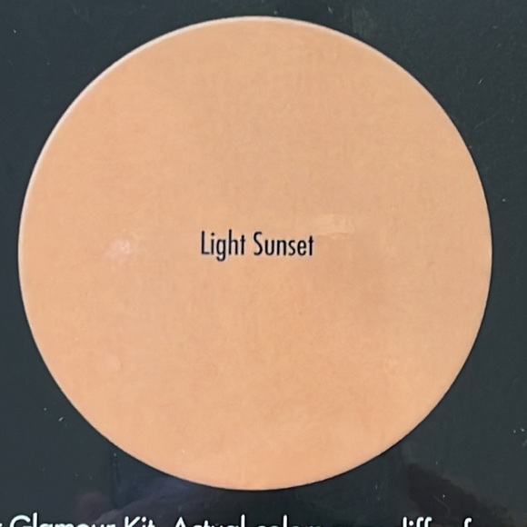 L'Bri Perfect Finish Dual Action Compact Powder Foundation - Light Sunset LIS-63 - Picture 3 of 3